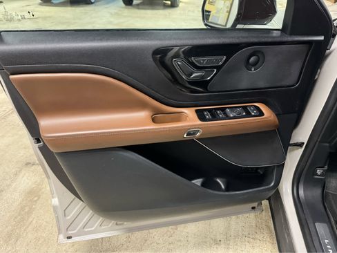 Used 2022 Lincoln Aviator Reserve w/ Equipment Group 201A image 17