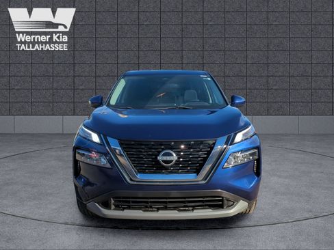 Used 2023 Nissan Rogue SV image 9