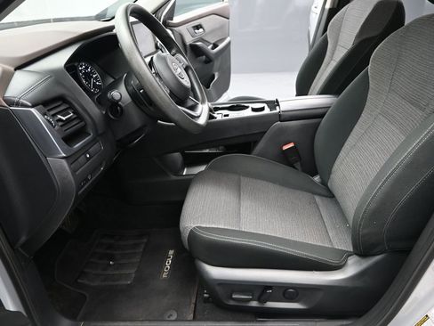 Used 2023 Nissan Rogue SV image 15