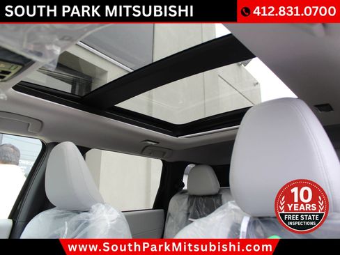 New 2025 Mitsubishi Outlander SE image 19