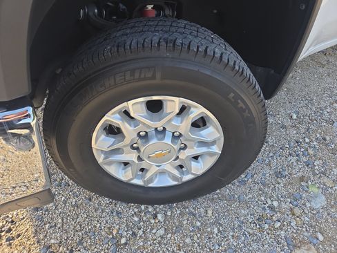 Used 2025 Chevrolet Silverado 2500 LT AWD/4WD image 12