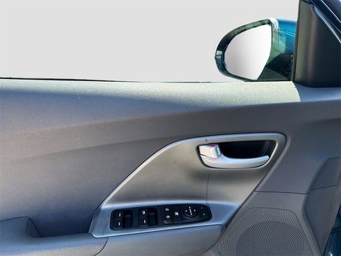 Used 2022 Kia Niro LX image 9