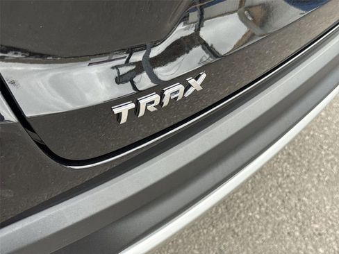 Used 2025 Chevrolet Trax LT FWD image 28