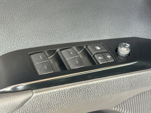 Used 2025 Toyota Camry LE AWD/4WD image 13