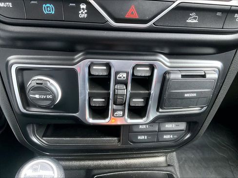 Used 2023 Jeep Wrangler Unlimited w/ Cold Weather Group image 25