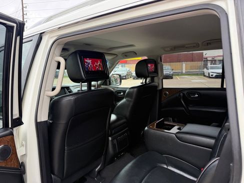 Used 2016 INFINITI QX80 4WD w/ Driver's Assistance Package image 14