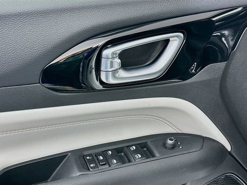 Certified 2024 Jeep Compass Limited image 26