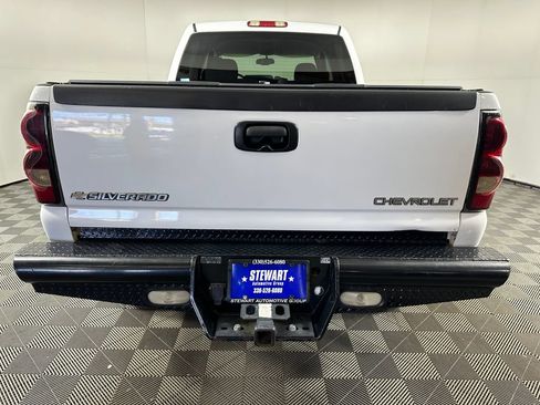 Used 2004 Chevrolet Silverado 2500 LS w/ Heavy-Duty Power Package RWD image 4