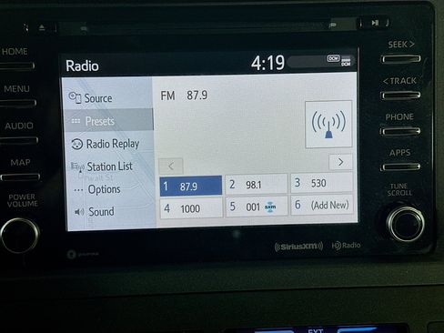 Used 2019 Toyota Sienna XLE image 21