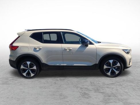 Used 2025 Volvo XC40 B5 Plus w/ Climate Package AWD/4WD image 4