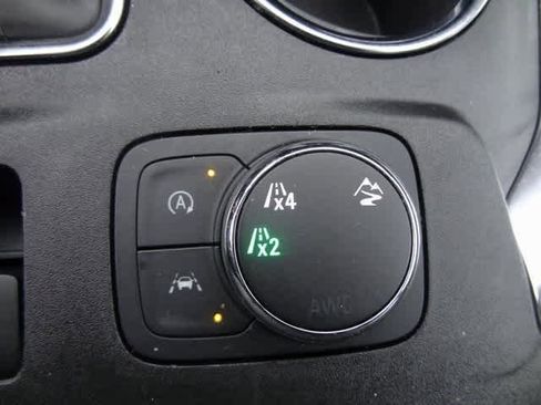 Used 2023 Chevrolet Traverse LT image 34