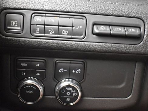 Used 2022 GMC Yukon XL Denali image 23