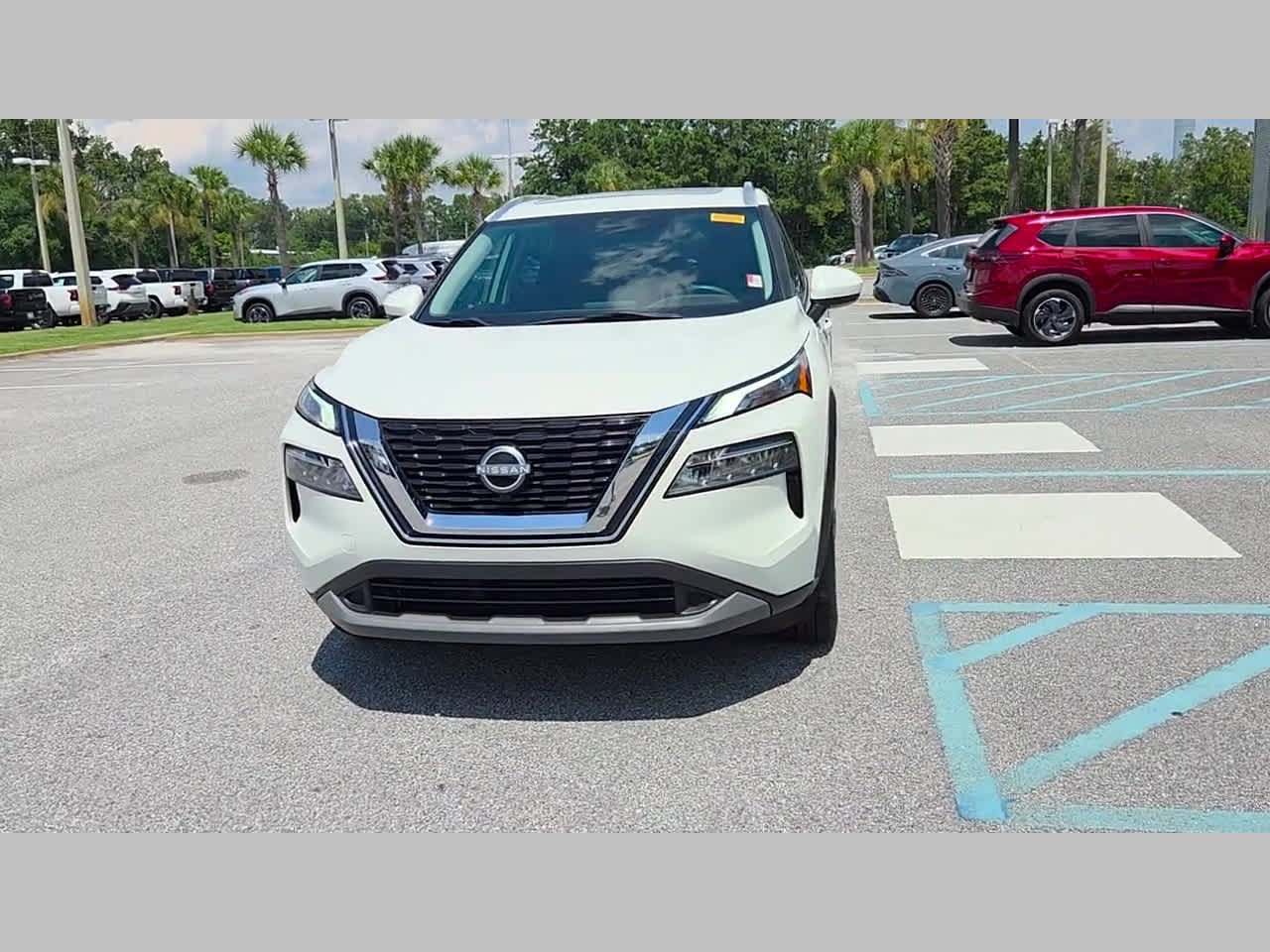 Used 2023 Nissan Rogue SV w/ SV Premium B Package FWD image 5