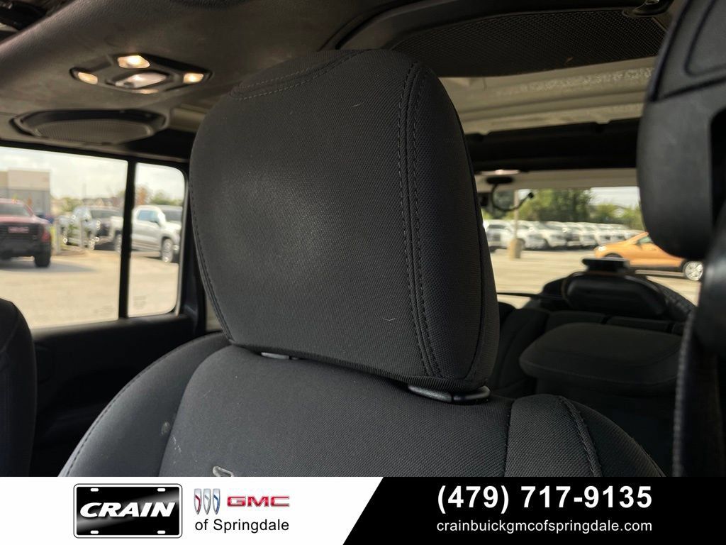 Used 2020 Jeep Wrangler Unlimited Sahara AWD/4WD image 21