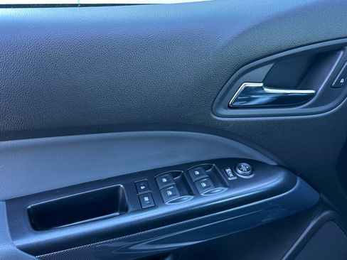 Used 2015 Chevrolet Colorado Z71 image 11