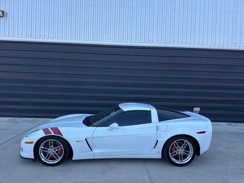 Used 2007 Chevrolet Corvette Z06 w/ Preferred Equipment Group RWD image 2