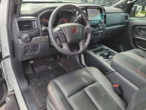 Used 2023 Nissan Titan PRO-4X w/ Pro-4x Convenience Package AWD/4WD image 21