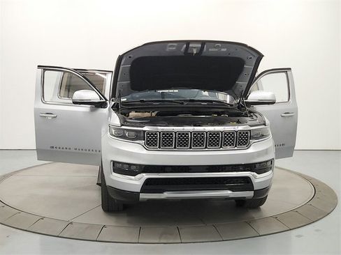 Used 2022 Jeep Grand Wagoneer Series III w/ Rear Seat Video Group 1 image 10