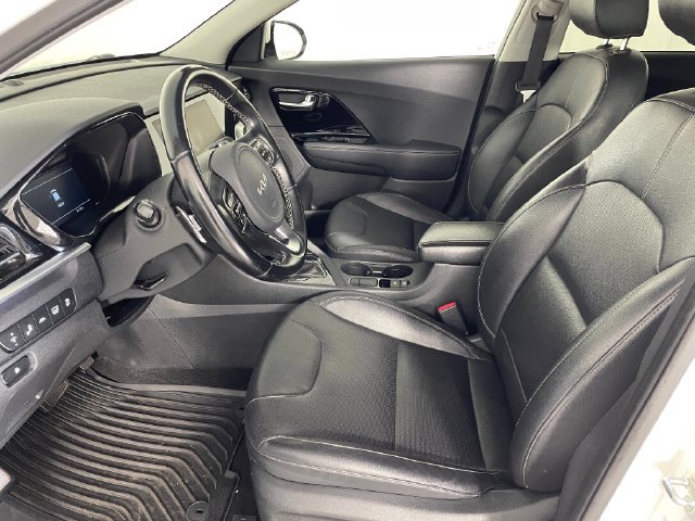 Used 2022 Kia Niro Touring Special Edition FWD image 2