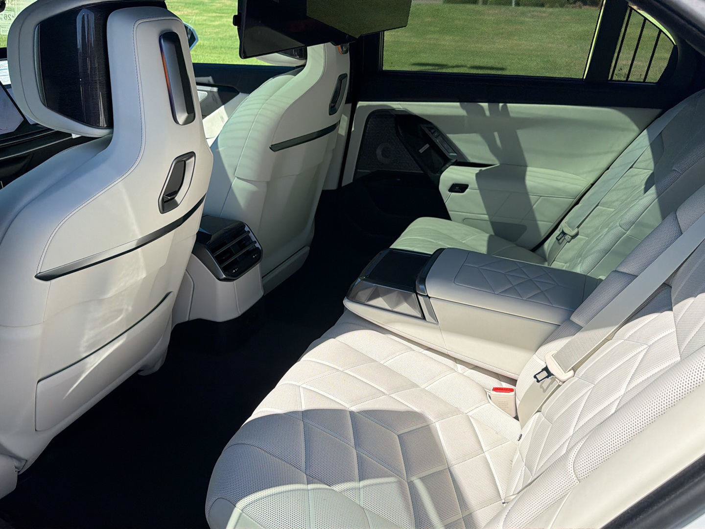New 2027 BMW 740i RWD image 11