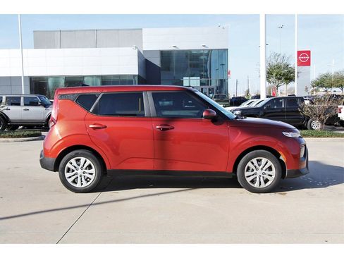 Used 2021 Kia Soul LX image 7
