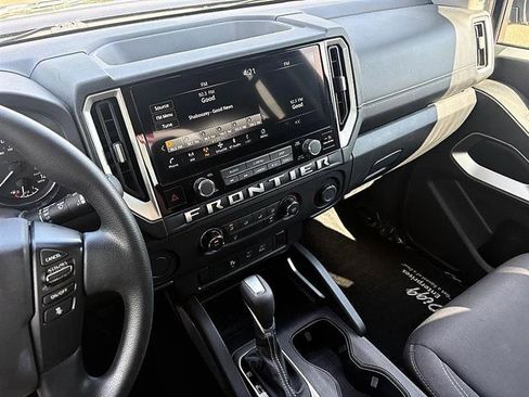 Used 2025 Nissan Frontier SV RWD image 24