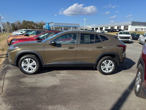 Used 2024 Chevrolet Trax LS image 3