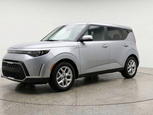 Used 2025 Kia Soul LX w/ LX Technology Package image 3