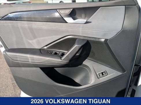 Certified 2026 Volkswagen Tiguan SE w/ Panoramic Sunroof Package AWD/4WD image 9