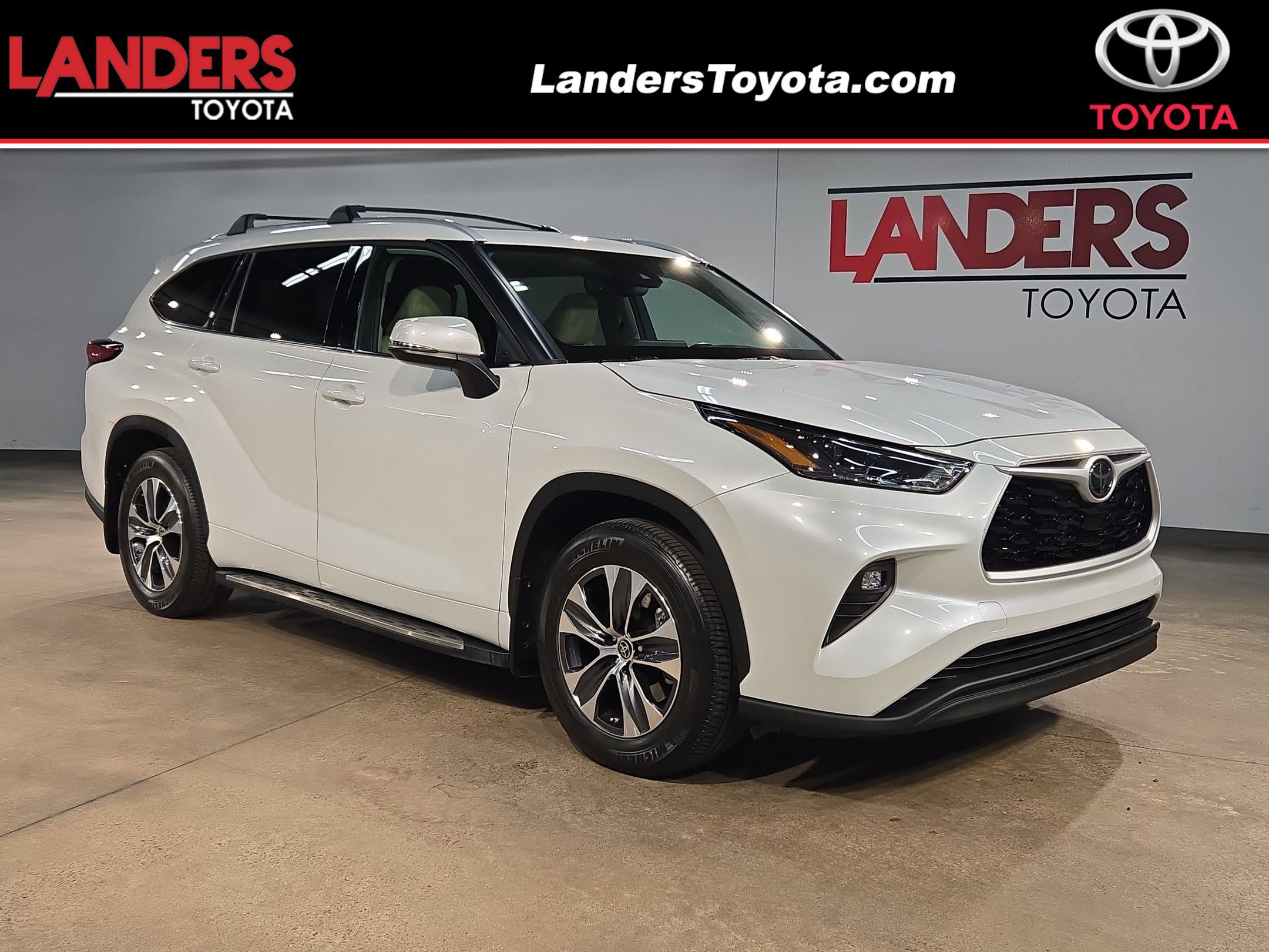 Used 2022 Toyota Highlander XLE FWD image 1