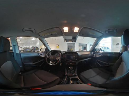 Used 2025 Kia Soul LX w/ LX Technology Package FWD image 42