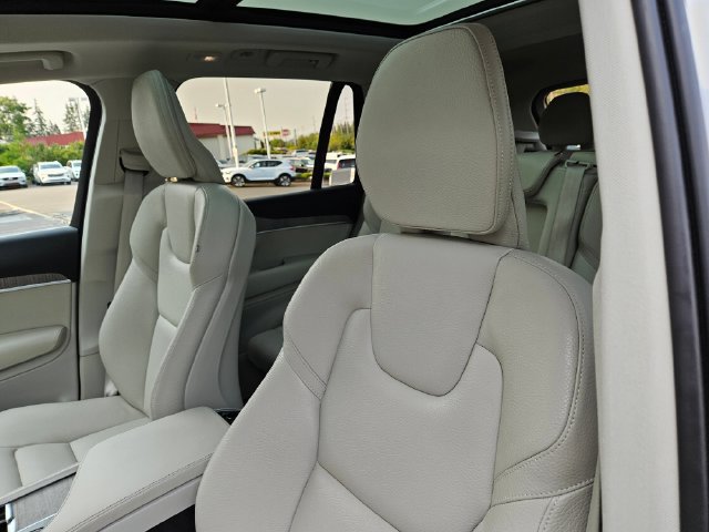 Certified 2023 Volvo XC90 T8 Plus AWD/4WD image 19