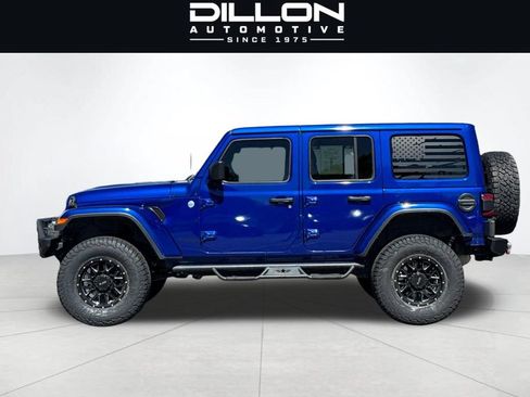 Used 2018 Jeep Wrangler Unlimited Sahara AWD/4WD image 7