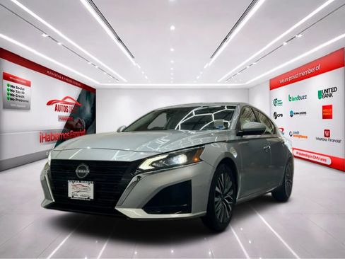 Used 2023 Nissan Altima 2.5 SV FWD image 4