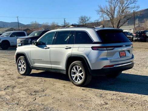 Used 2023 Jeep Grand Cherokee Limited image 3