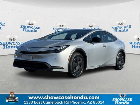 Used 2025 Toyota Prius image 1