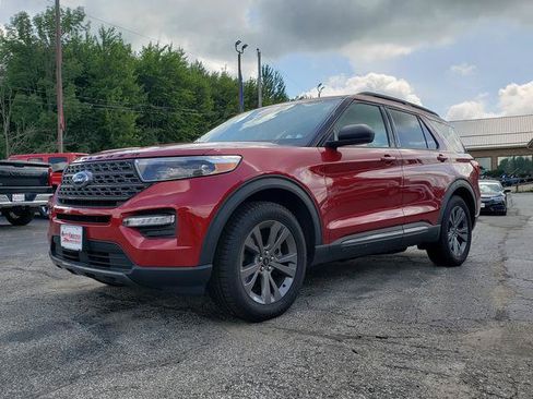 Used 2021 Ford Explorer XLT w/ Equipment Group 202A AWD/4WD image 3