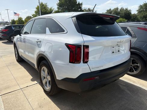 Used 2023 Kia Sorento LX FWD image 7