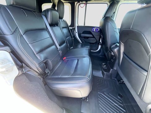 Used 2019 Jeep Wrangler Unlimited Sahara AWD/4WD image 16
