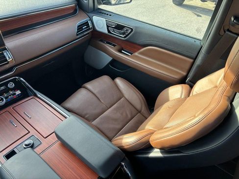 Used 2024 Lincoln Navigator Reserve image 15