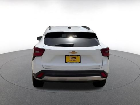 Used 2025 Chevrolet Trax LT FWD image 12