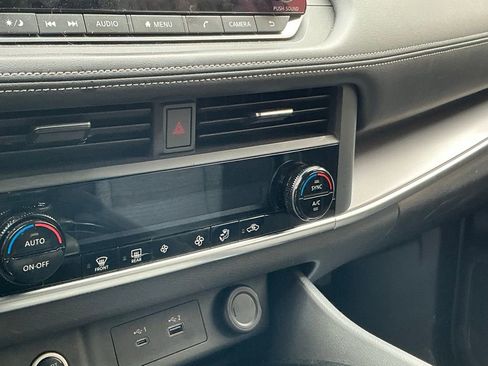 Used 2023 Nissan Rogue SV image 8