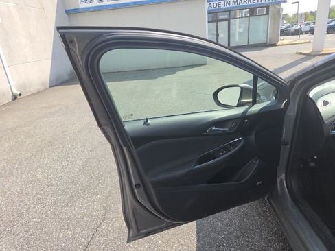 Used 2017 Chevrolet Cruze LT w/ Sun And Sound Package image 9