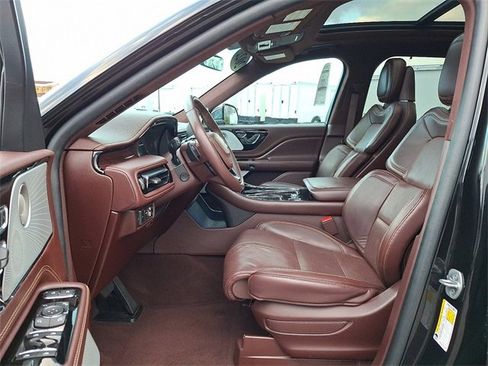 Used 2022 Lincoln Aviator Black Label w/ Class IV Trailer Tow Package image 13