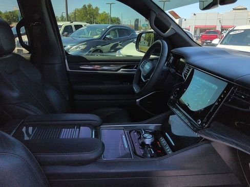 Used 2022 Jeep Wagoneer Series III AWD/4WD image 10