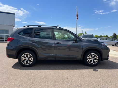 Used 2022 Subaru Forester Premium w/ Popular Package #1 AWD/4WD image 10