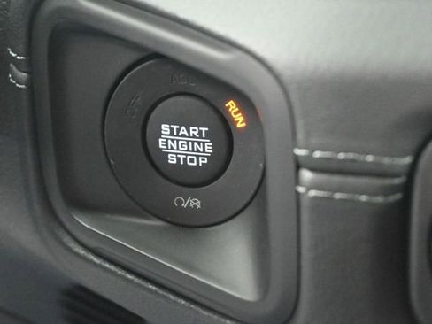 Used 2024 Jeep Wrangler Unlimited Sahara w/ Technology Group AWD/4WD image 2