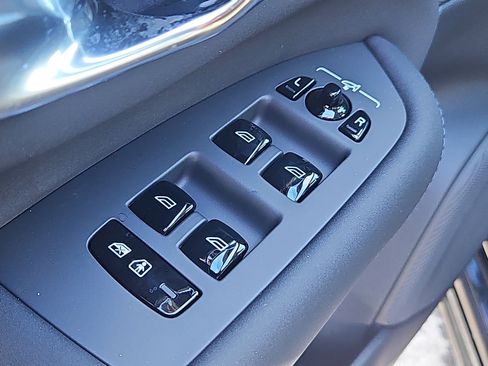 New 2026 Volvo XC90 B6 Plus w/ Protection Package Premier image 19