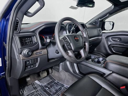 Used 2021 Nissan Titan PRO-4X w/ Pro-4x Convenience Package AWD/4WD image 8