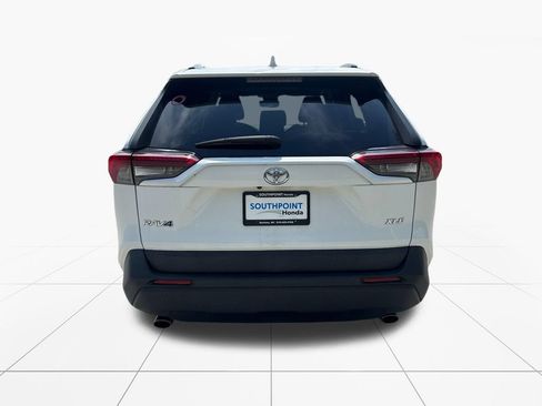 Used 2019 Toyota RAV4 XLE w/ Convenience Package FWD image 7